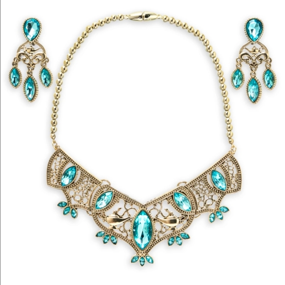 Pretty Jasmine costume jewelry necklace and clip-on earrings - Picture 3 of 5